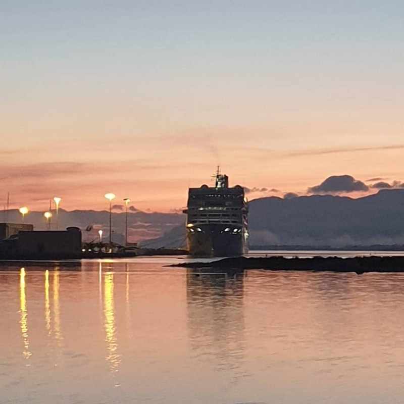 Fährverbindungen nach Sardinien – Flexibilität für jede Reiseart&nbsp;🚢🚗🚴‍♂️